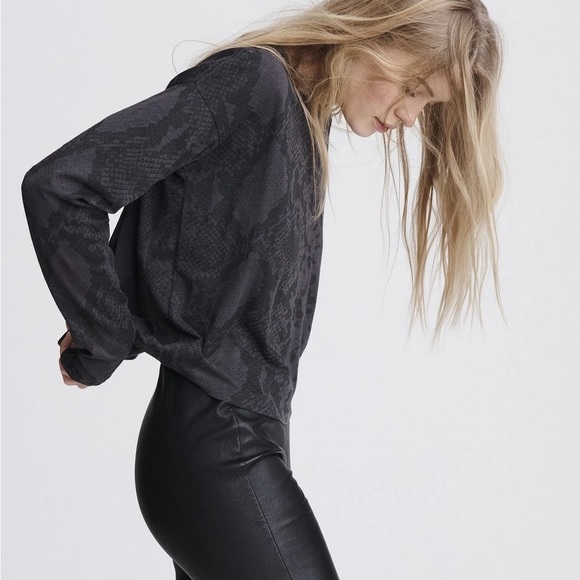 Rag & Bone Off Black Cropped Snake Print Long Sleeve Top Size M Crewneck - Picture 2 of 11